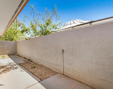 1118 S Mcclintock Drive - Photo Thumbnail 16