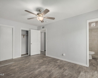 1118 S Mcclintock Drive - Photo Thumbnail 11