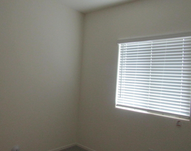 188 W Seven Seas Drive - Photo Thumbnail 9