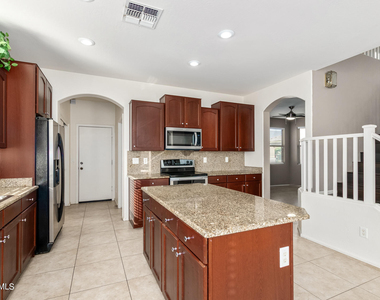 40747 W Robbins Drive - Photo Thumbnail 15