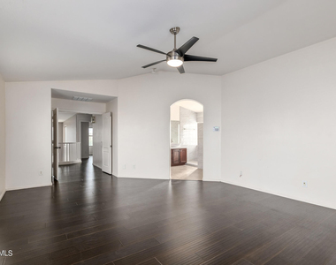 40747 W Robbins Drive - Photo Thumbnail 24