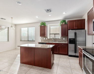40747 W Robbins Drive - Photo Thumbnail 13