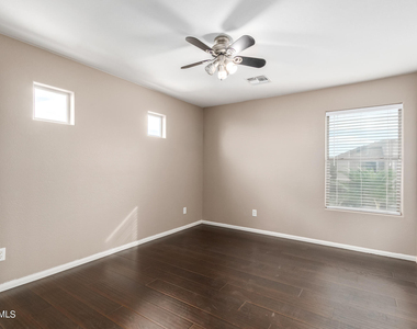 40747 W Robbins Drive - Photo Thumbnail 27