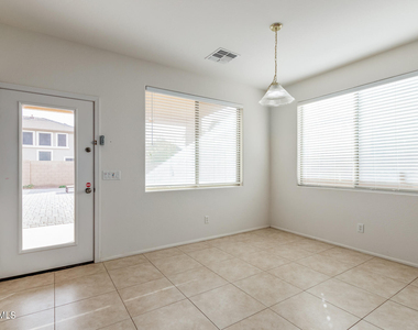 40747 W Robbins Drive - Photo Thumbnail 12