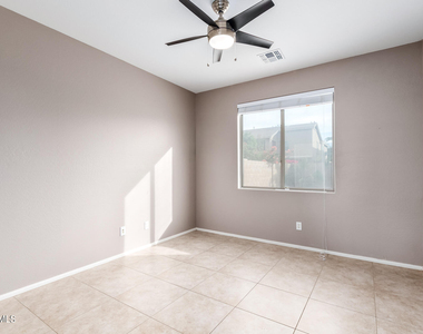 40747 W Robbins Drive - Photo Thumbnail 18