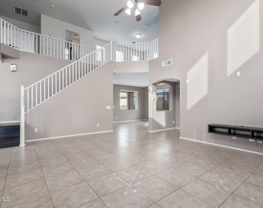 40747 W Robbins Drive - Photo Thumbnail 8