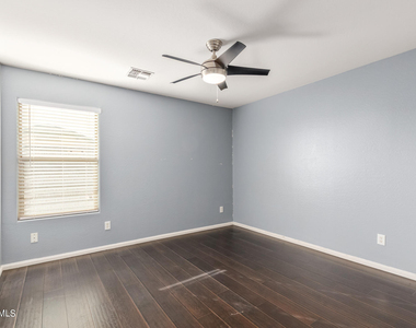 40747 W Robbins Drive - Photo Thumbnail 32