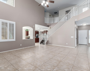 40747 W Robbins Drive - Photo Thumbnail 7