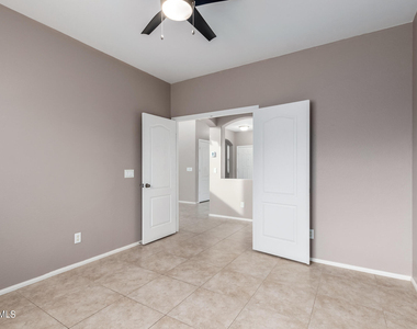 40747 W Robbins Drive - Photo Thumbnail 20