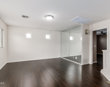 40747 W Robbins Drive - Photo Thumbnail 22
