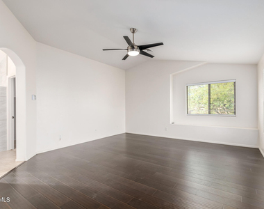 40747 W Robbins Drive - Photo Thumbnail 23