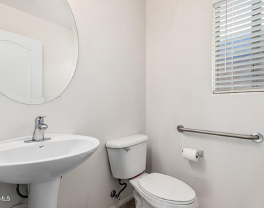 40747 W Robbins Drive - Photo Thumbnail 17