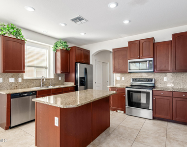 40747 W Robbins Drive - Photo Thumbnail 14
