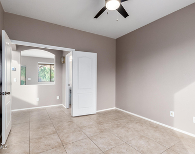 40747 W Robbins Drive - Photo Thumbnail 19