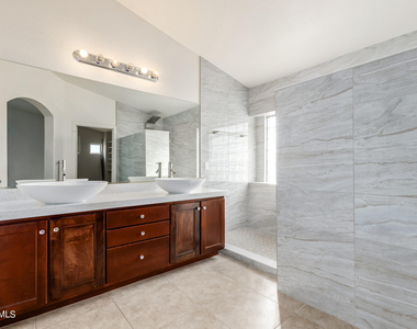 40747 W Robbins Drive - Photo Thumbnail 26