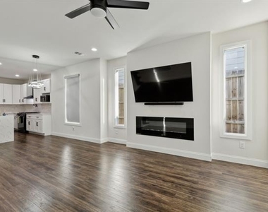 2224 Dyson Street - Photo Thumbnail 3