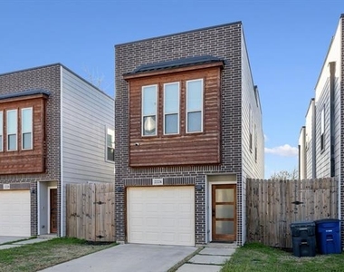 2224 Dyson Street - Photo Thumbnail 1
