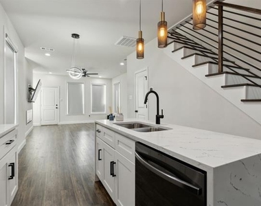 2224 Dyson Street - Photo Thumbnail 6