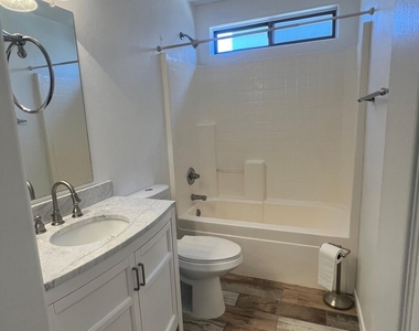 22264 N Kingston Drive - Photo Thumbnail 11