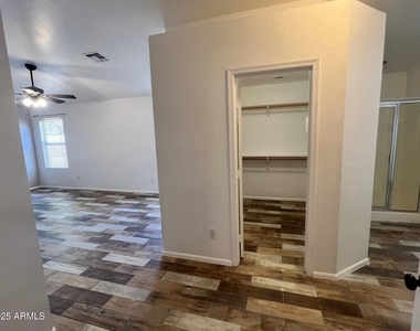 22264 N Kingston Drive - Photo Thumbnail 6