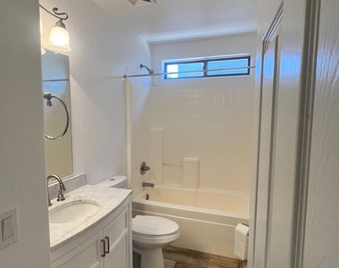 22264 N Kingston Drive - Photo Thumbnail 12