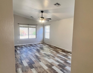 22264 N Kingston Drive - Photo Thumbnail 16