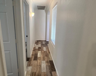 22264 N Kingston Drive - Photo Thumbnail 13