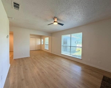 3807 William Street - Photo Thumbnail 5