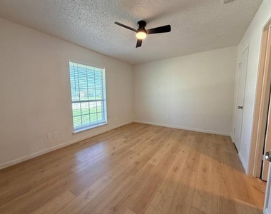 3807 William Street - Photo Thumbnail 9