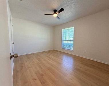 3807 William Street - Photo Thumbnail 13