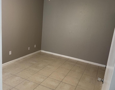 1456 Se Rivergreen Circle - Photo Thumbnail 7