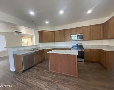 8552 W Malapai Drive - Photo Thumbnail 4