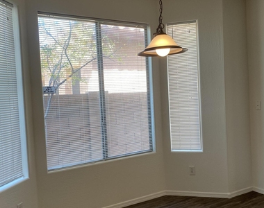 8552 W Malapai Drive - Photo Thumbnail 8
