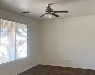 8552 W Malapai Drive - Photo Thumbnail 1