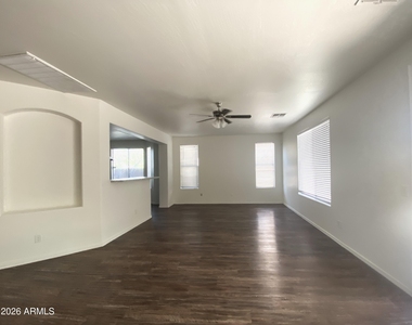 8552 W Malapai Drive - Photo Thumbnail 2
