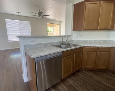8552 W Malapai Drive - Photo Thumbnail 6