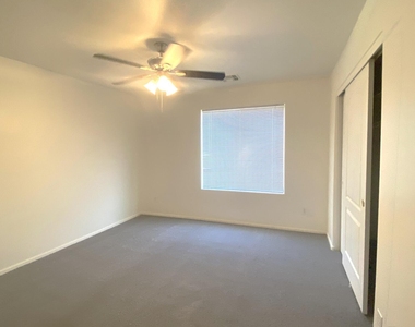 8552 W Malapai Drive - Photo Thumbnail 17
