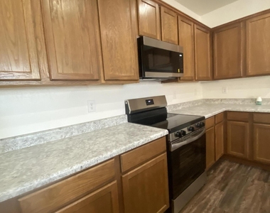 8552 W Malapai Drive - Photo Thumbnail 7