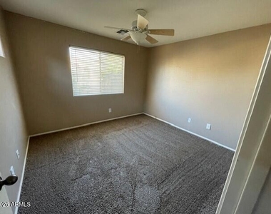 42589 W Venture Road - Photo Thumbnail 5
