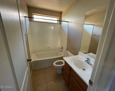 42589 W Venture Road - Photo Thumbnail 7