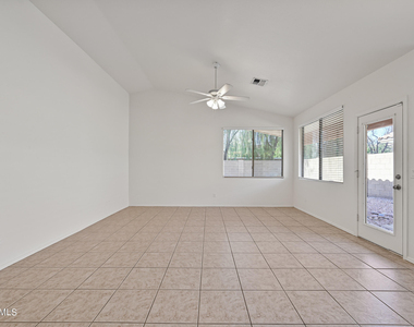7160 E Lindner Avenue - Photo Thumbnail 6