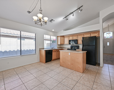 7160 E Lindner Avenue - Photo Thumbnail 9