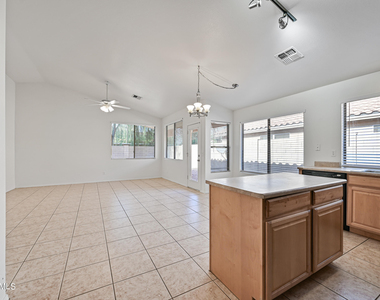 7160 E Lindner Avenue - Photo Thumbnail 5