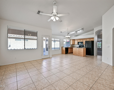 7160 E Lindner Avenue - Photo Thumbnail 8