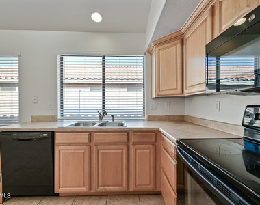 7160 E Lindner Avenue - Photo Thumbnail 11