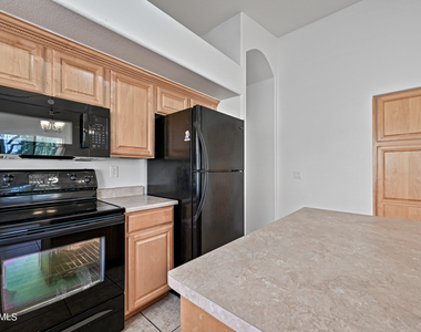 7160 E Lindner Avenue - Photo Thumbnail 12