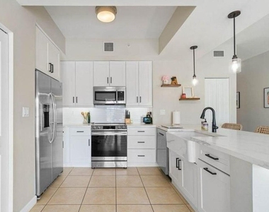 1931 Ne 2nd Street - Photo Thumbnail 4