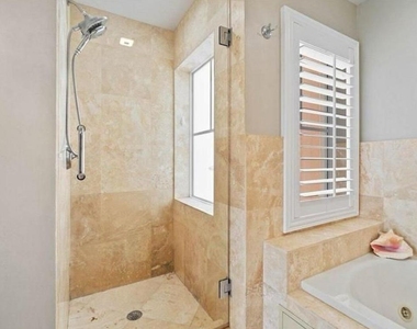 1931 Ne 2nd Street - Photo Thumbnail 7
