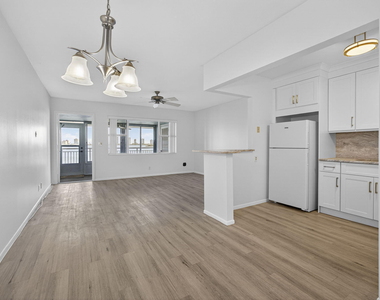 100 Shore Court - Photo Thumbnail 6