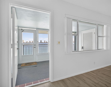 100 Shore Court - Photo Thumbnail 5
